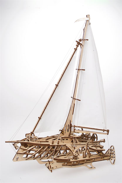 Trimaran purjevene